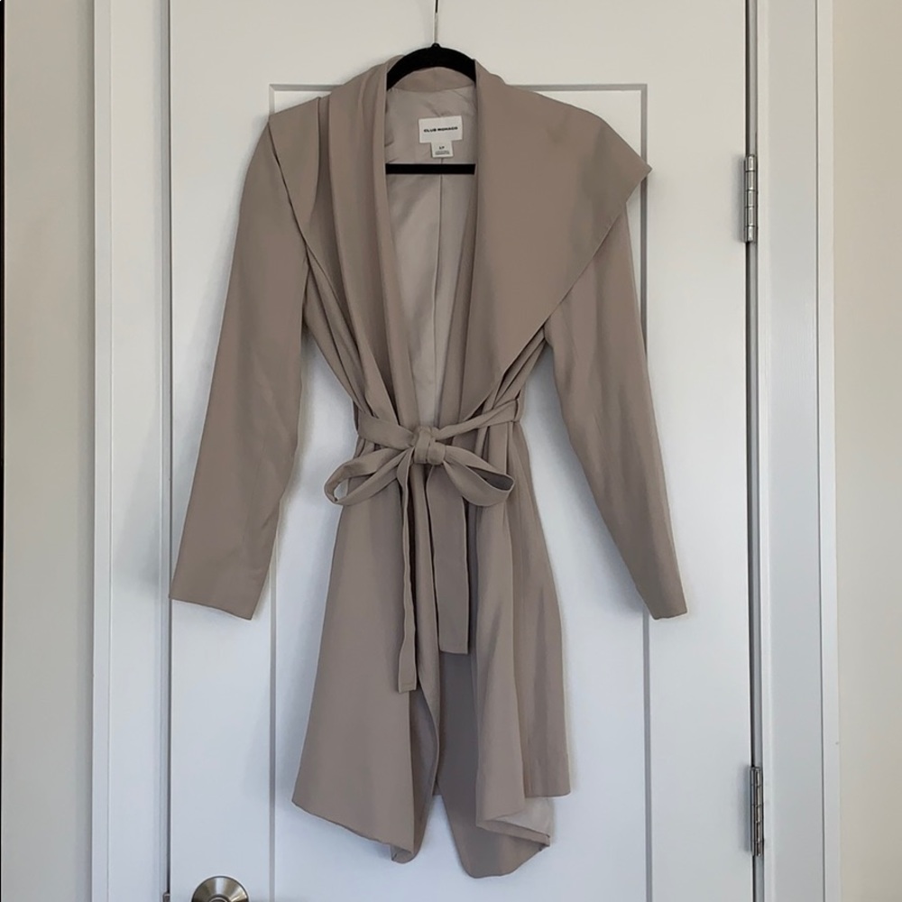 Tan Club Monaco silk lined trench coat!